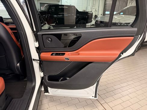 Used 2025 Lincoln Aviator Reserve w/ Jet Appearance Package image 25