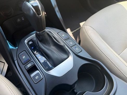 Used 2017 Hyundai Santa Fe Limited FWD image 17
