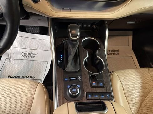 Used 2021 Toyota Highlander Limited image 17