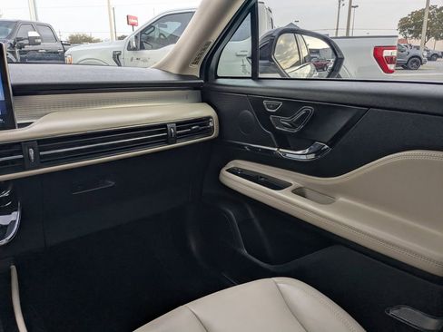 Used 2025 Lincoln Corsair FWD image 17