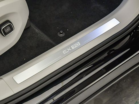 New 2025 Volvo EX90 Plus w/ Protection Package Premier image 18