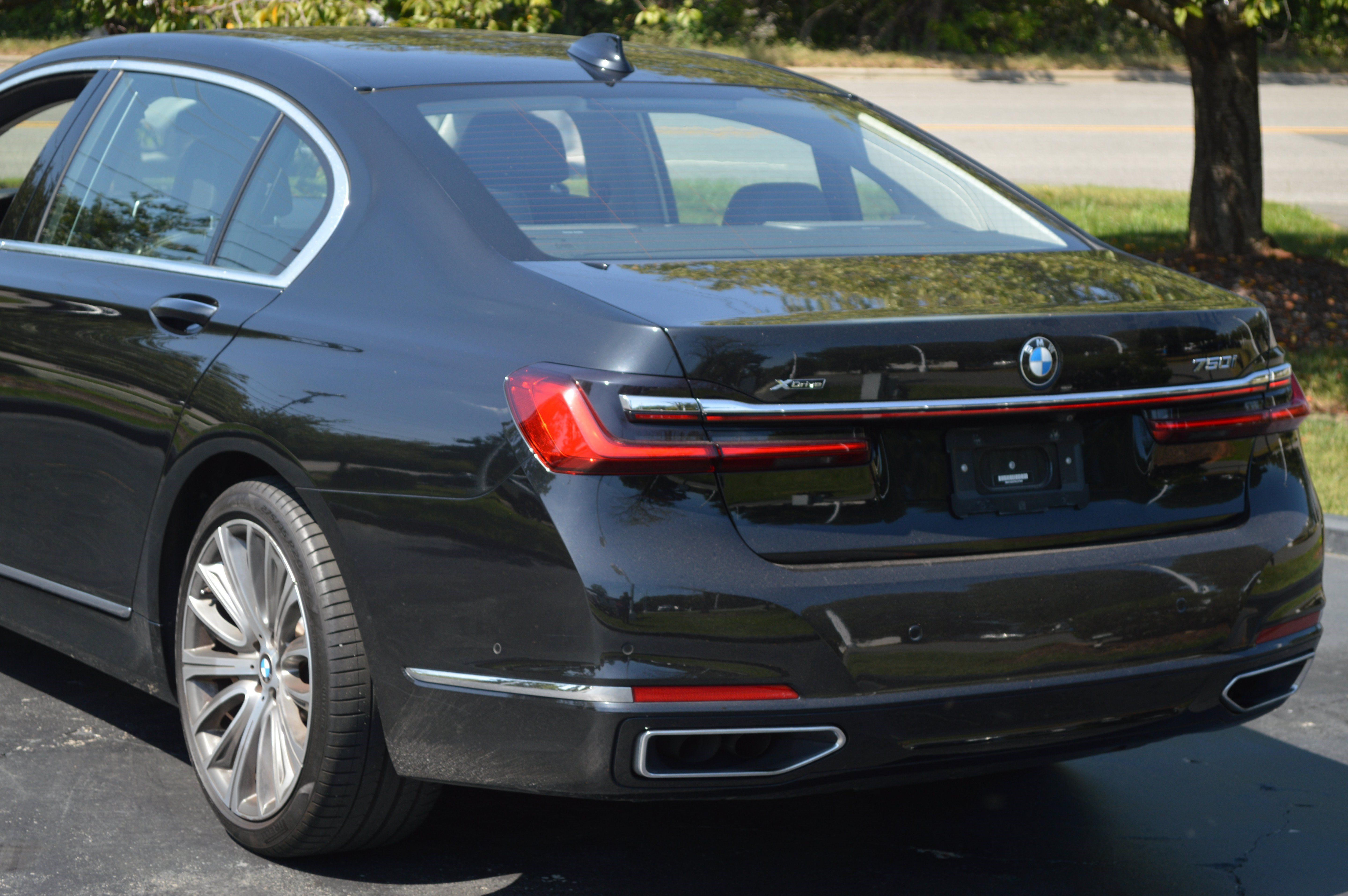 Used 2022 BMW 750i xDrive w/ Executive Package AWD/4WD image 3
