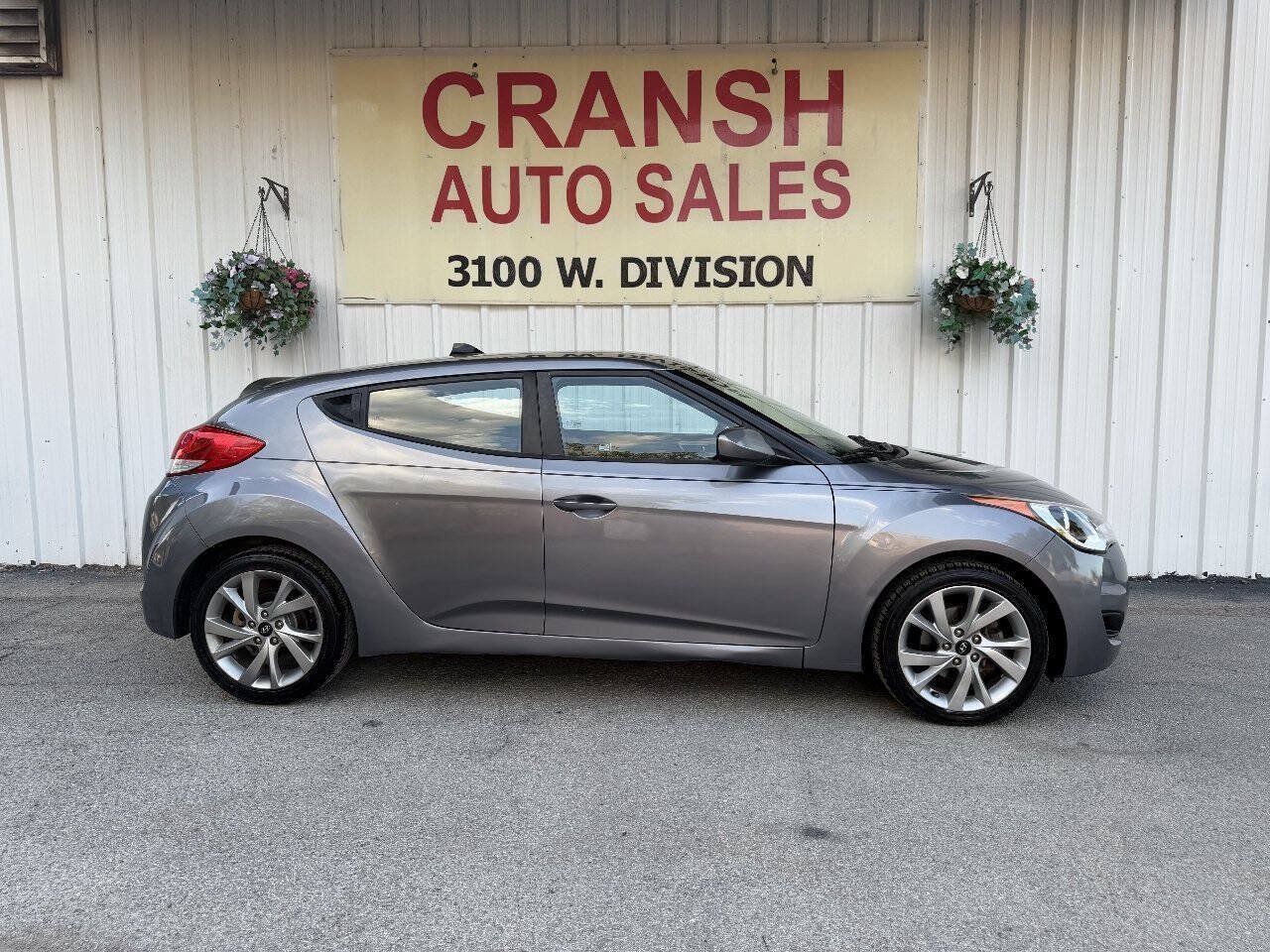 Used 2016 Hyundai Veloster FWD image 5