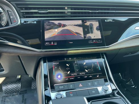 Used 2025 Audi Q8 Premium image 29