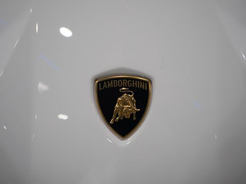 Used 2020 Lamborghini Aventador SVJ AWD/4WD image 10