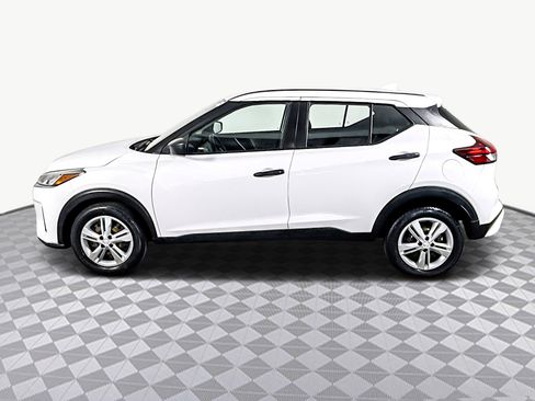 Used 2022 Nissan Kicks S image 6