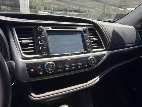 Used 2016 Toyota Highlander Limited FWD image 10