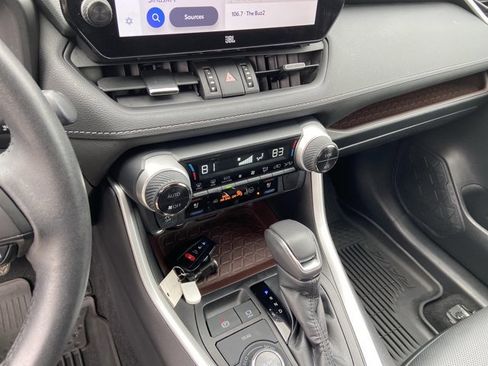 Used 2023 Toyota RAV4 Limited image 38