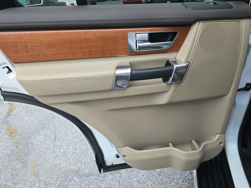 Used 2016 Land Rover LR4 HSE LUX AWD/4WD image 13