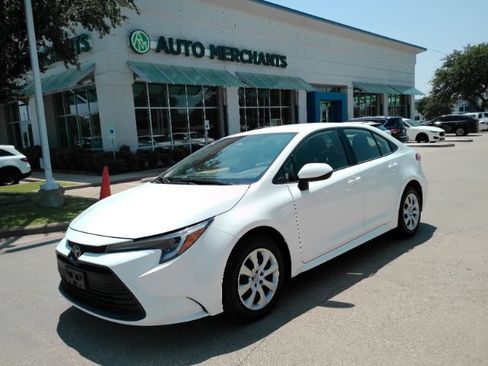 Used 2026 Toyota Corolla LE FWD image 1