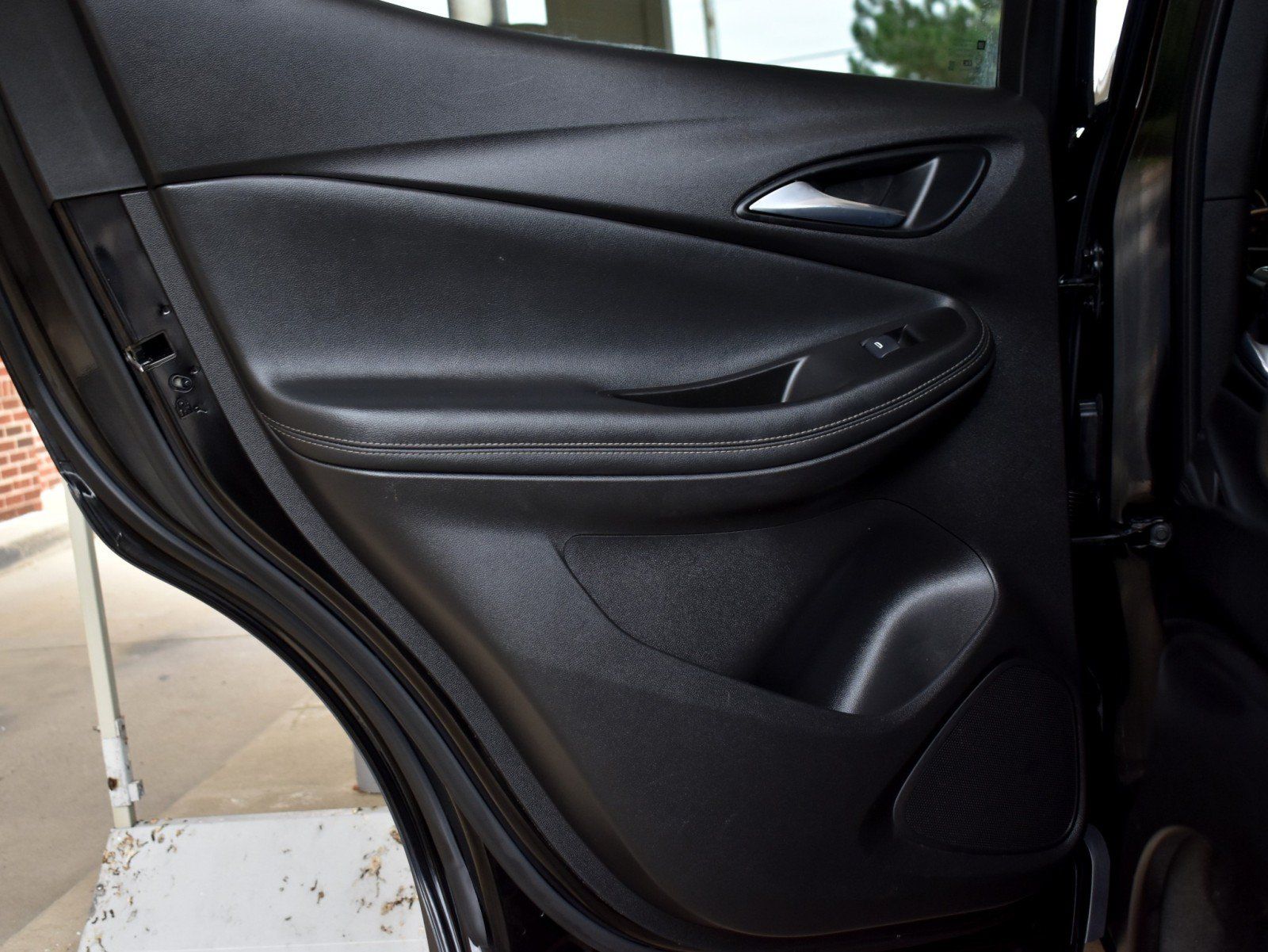 Used 2021 Buick Encore GX Essence w/ Experience Buick Package FWD image 28