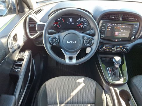 Used 2022 Kia Soul LX w/ Technology Package image 11