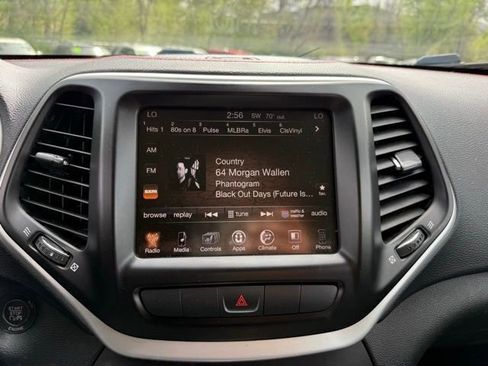 Used 2014 Jeep Cherokee Trailhawk w/ Comfort/Convenience Group AWD/4WD image 13