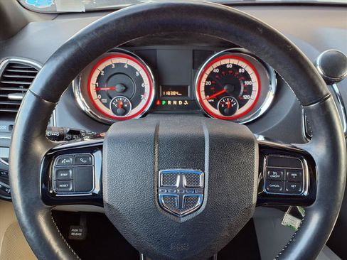 Used 2017 Dodge Grand Caravan SXT w/ Driver Convenience Group FWD image 11