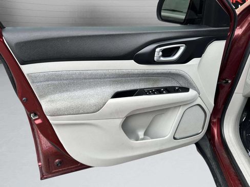 Used 2022 Jeep Compass Latitude image 13