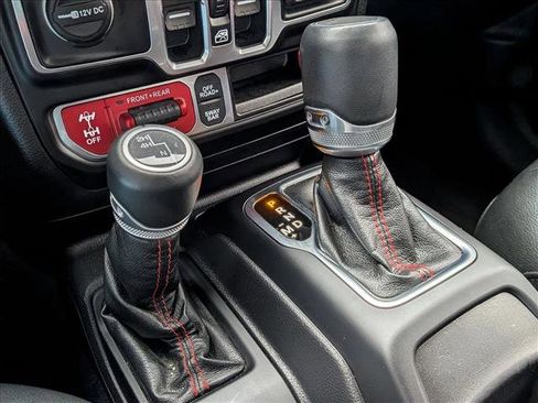 Used 2022 Jeep Gladiator Rubicon w/ Cold Weather Group AWD/4WD image 11
