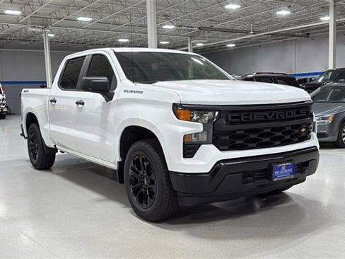 Used 2022 Chevrolet Silverado 1500 W/T w/ Trailering Package image 2