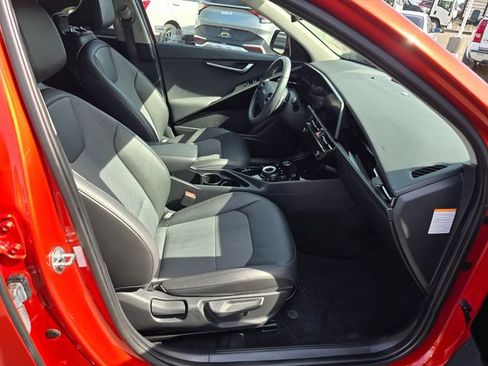 Certified 2023 Kia Niro Wind w/ Wind Preserve Package FWD image 13
