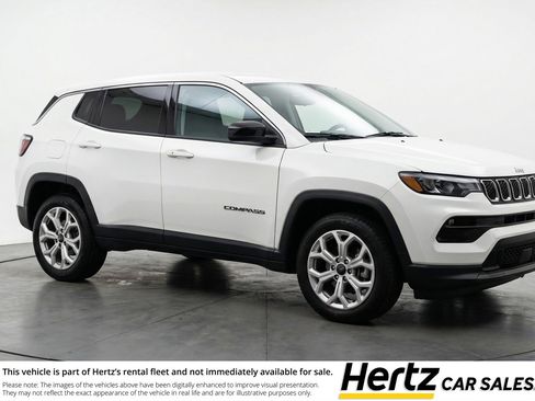 Used 2025 Jeep Compass Latitude AWD/4WD image 1