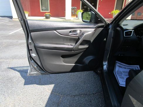 Used 2015 Nissan Rogue SV w/ SV Premium Package image 20