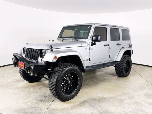 Used 2015 Jeep Wrangler Unlimited Sahara w/ Connectivity Group AWD/4WD image 2