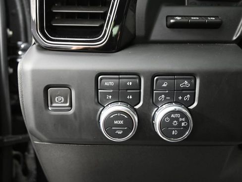Used 2024 GMC Sierra 2500 AT4 w/ AT4 Premium Plus Package AWD/4WD image 24