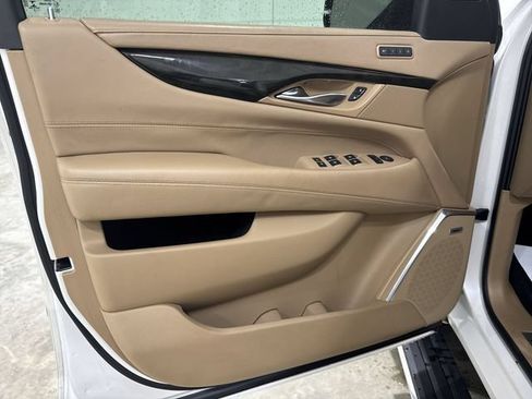 Used 2018 Cadillac Escalade Platinum RWD image 23