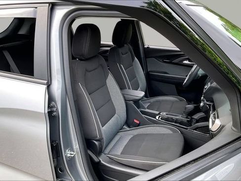 Used 2023 Chevrolet TrailBlazer LT FWD image 19