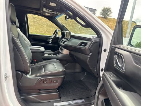 Used 2022 GMC Yukon XL SLT w/ SLT Premium Package AWD/4WD image 31