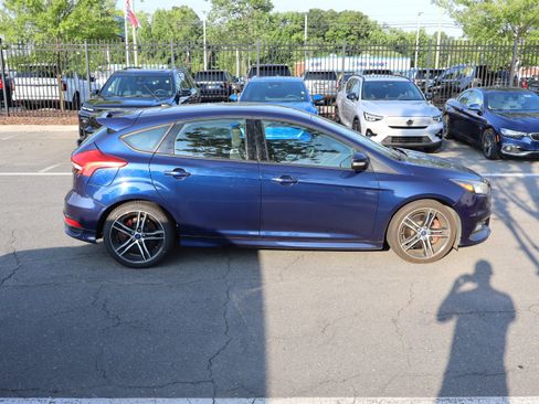 Used 2017 Ford Focus ST FWD image 11
