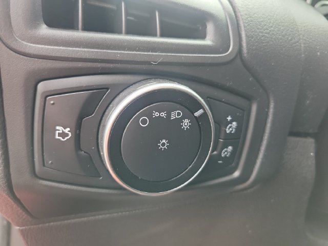 Used 2015 Ford Focus SE w/ Reverse Sensing Package FWD image 18