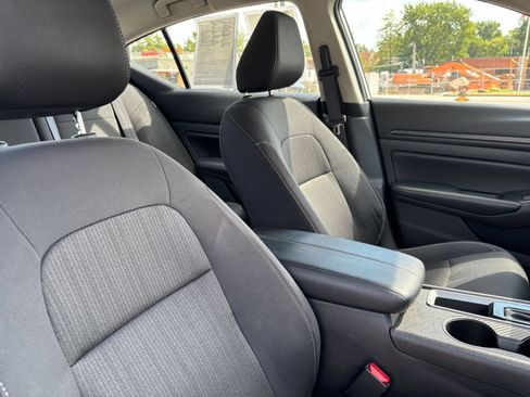 Used 2025 Nissan Altima 2.5 SV FWD image 31