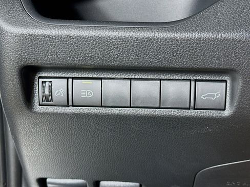 Used 2025 Toyota RAV4 XLE w/ Convenience Package FWD image 17