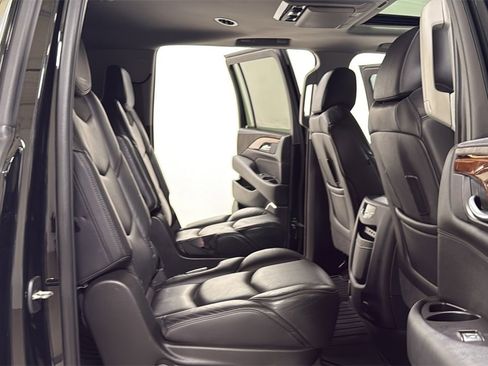 Used 2019 Cadillac Escalade ESV Premium Luxury image 18