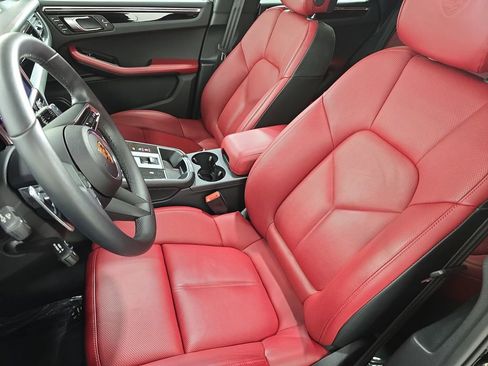 Used 2025 Porsche Macan AWD/4WD image 5