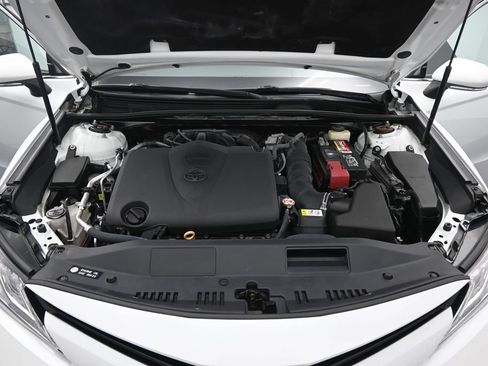 Used 2018 Toyota Camry XLE FWD image 13
