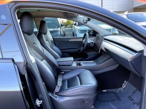 Used 2024 Tesla Model Y Performance AWD/4WD image 9