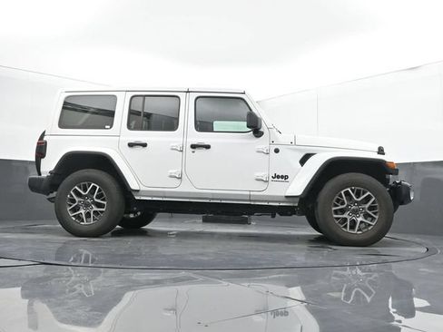Used 2025 Jeep Wrangler Unlimited Sahara AWD/4WD image 47