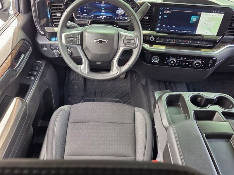 Used 2024 Chevrolet Silverado 1500 LT AWD/4WD image 9