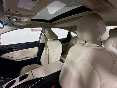 Certified 2020 Toyota Avalon XLE w/ Moonroof Package image 11