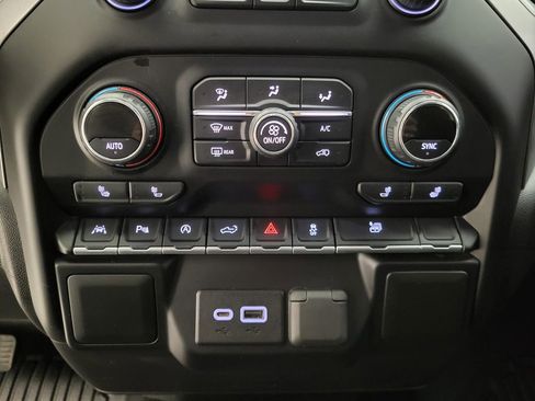 Used 2020 Chevrolet Silverado 1500 LT w/ Convenience Package image 7