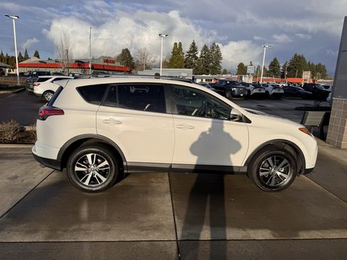 Used 2018 Toyota RAV4 XLE image 3