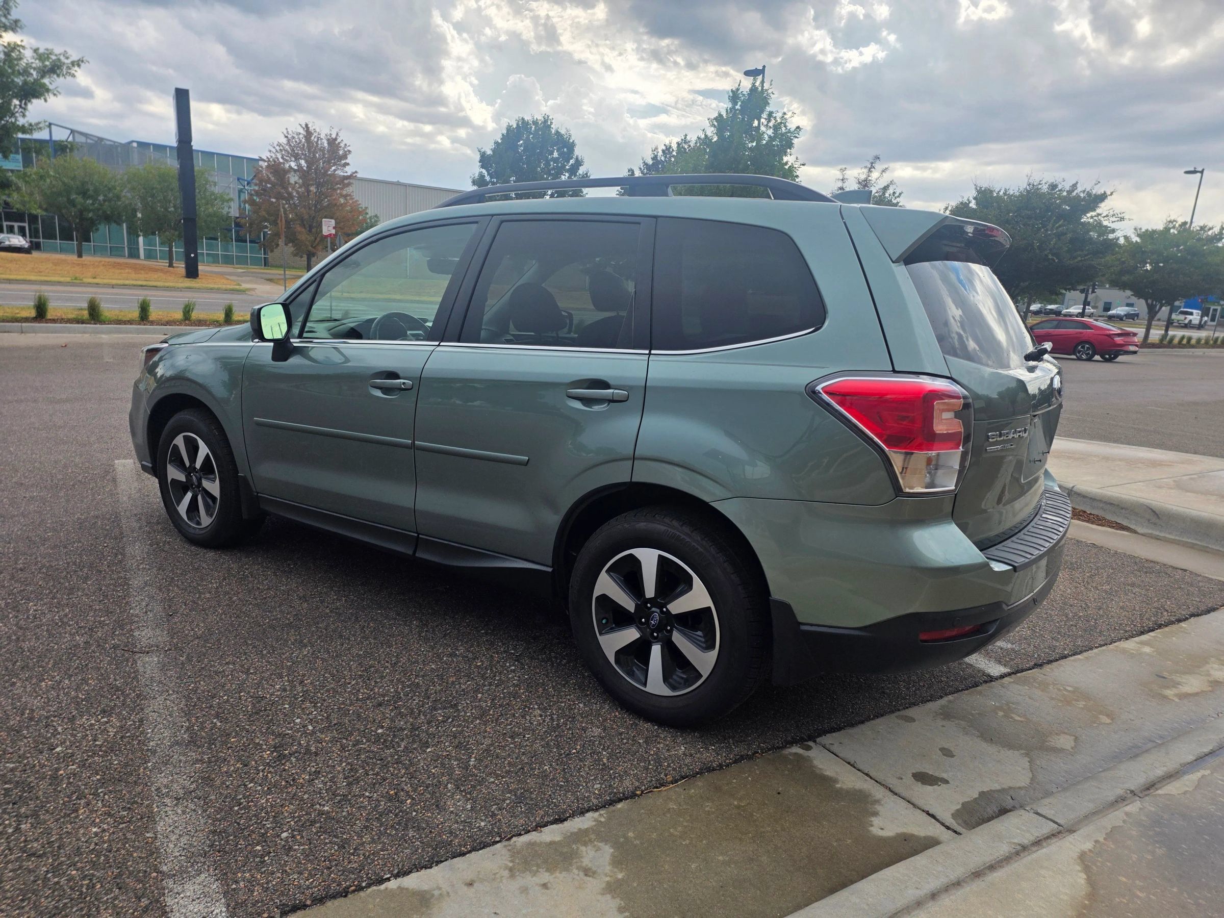 Used 2017 Subaru Forester 2.5i Limited AWD/4WD image 5