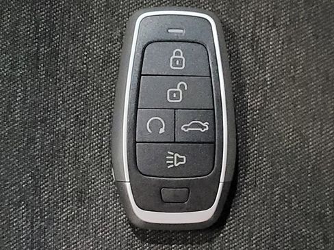 Used 2022 Chevrolet Equinox LT FWD image 32