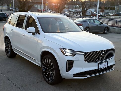 New 2026 Volvo XC90 T8 Plus image 4