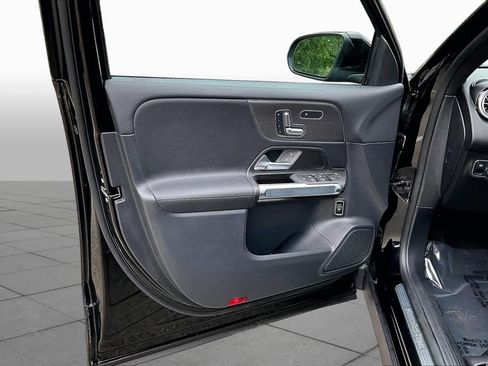 Certified 2022 Mercedes-Benz GLB 250 4MATIC image 21