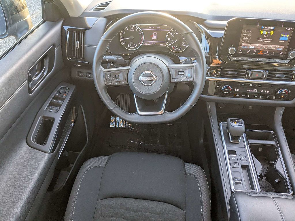 Certified 2025 Nissan Pathfinder SV FWD image 17