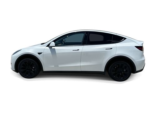 Certified 2023 Tesla Model Y AWD image 3