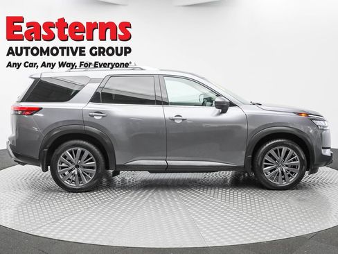 Used 2023 Nissan Pathfinder SL w/ SL Premium Package image 4