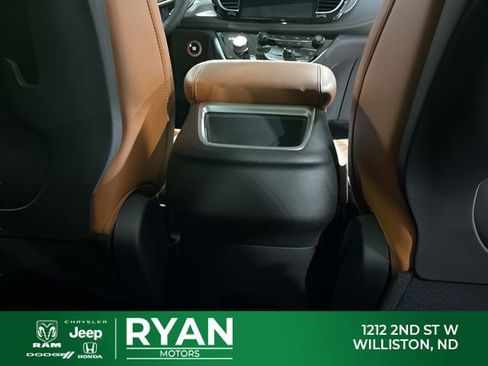 New 2026 Chrysler Pacifica Pinnacle AWD/4WD image 38